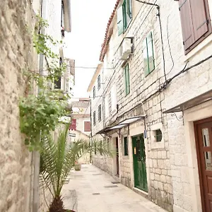https://rooms-luka-trogir.splithotels.org