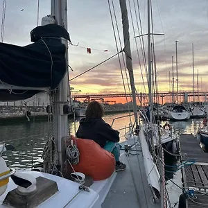 https://cozy-marina-sleepaboard-sail-away.hotels-lisbon-portugal.com